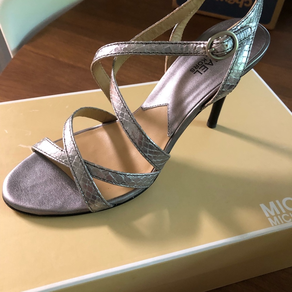 Michael Kors Studio Criss Cross - Picture 2 of 2